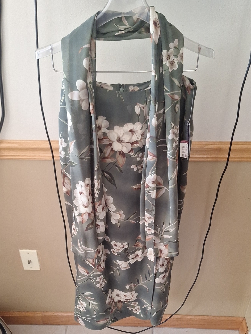 NWT Amanda Smith Skirt With Scarf. Size 8 Green W/ Flowers